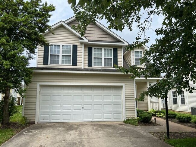 Building Photo - Large 3 bedroom home near downtown Raleigh!