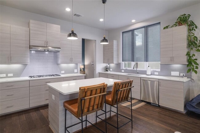 Building Photo - 6021 Seville Dr