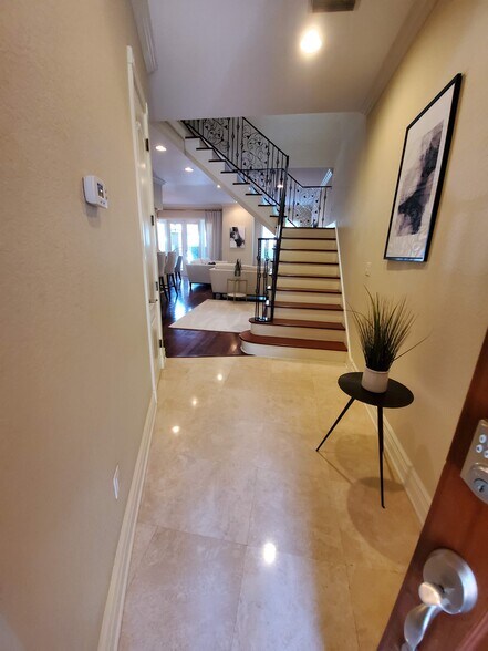 Building Photo - 4907 Bayshore Blvd