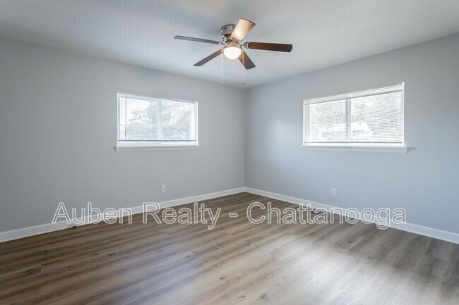 Building Photo - 2806 Silverdale Rd