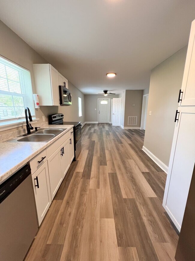 Building Photo - Renovated Home Off Madison Street – Pet Friendly!