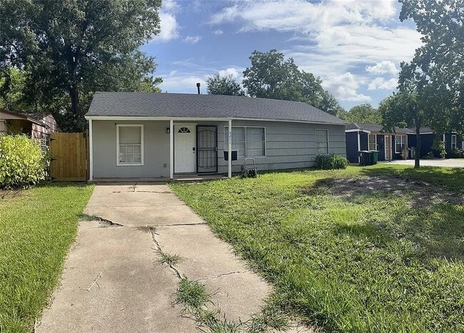 Building Photo - 5211 Myrtlewood St