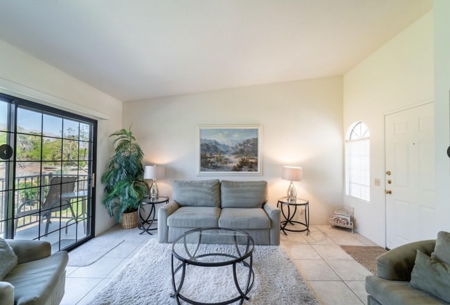 Building Photo - 505 S Farrell Dr