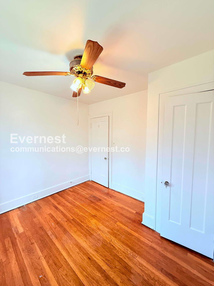 Building Photo - 3209 W Grand St