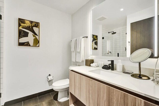 Building Photo - 398 NE 5th St