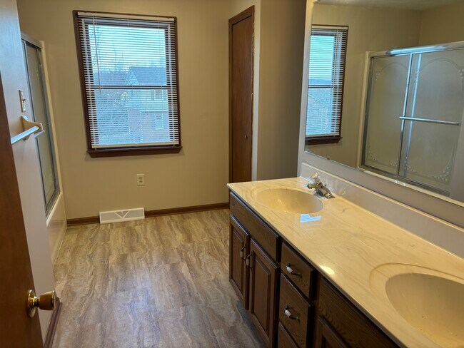 Building Photo - 309 Dogwood Dr