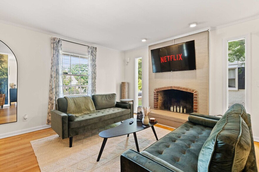 Building Photo - 1516 Maple St