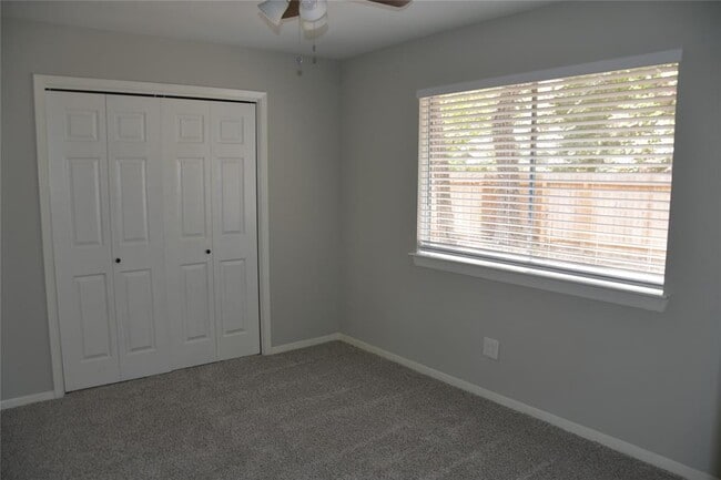 Building Photo - 30 S Woodstock Cir Dr