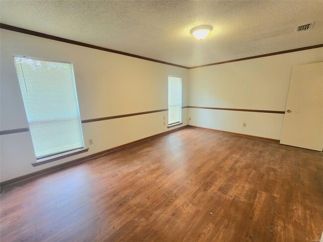 Building Photo - 3833 Mosswood Rd