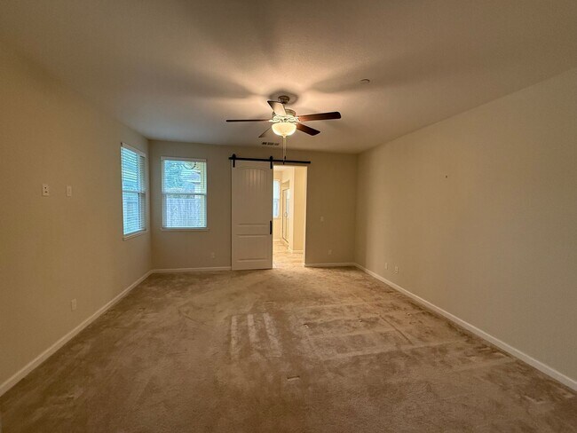 Building Photo - 2021 built two story in Oakdale!