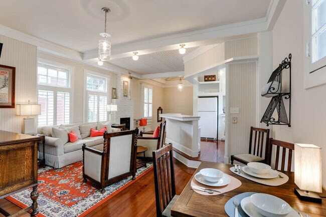 Building Photo - 916 Howard St