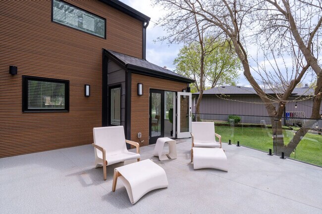 Building Photo - 4016 Eaton Dr