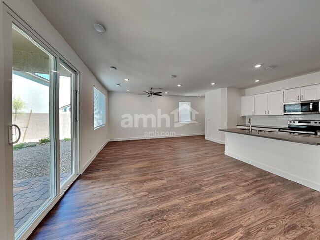 Building Photo - 10144 W Oleta Ave