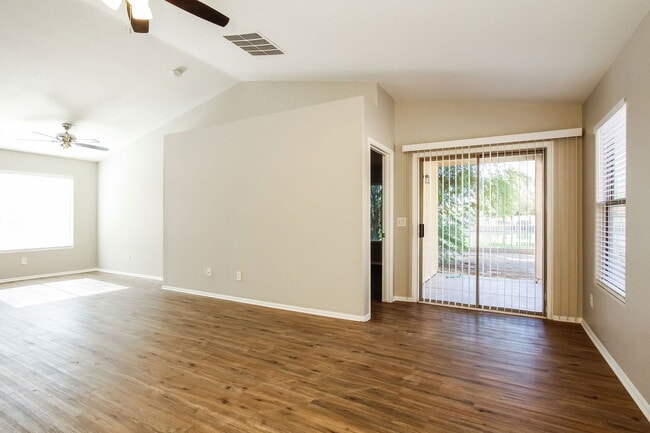 Building Photo - 11017 W Wilshire Dr