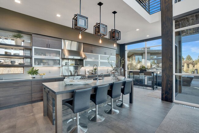 Building Photo - Contemporary Fully Furnished Four Bed Four Bath Masterpiece in Tetherow