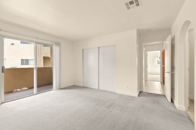 Building Photo - Spacious Ground-Level 2-Bedroom Condo Near...