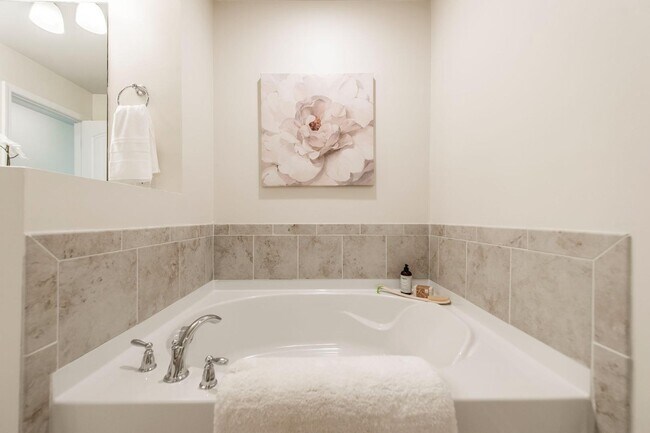 Building Photo - 342 Manor Row