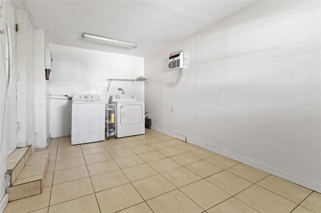 Building Photo - 4184 SW 49th Ct