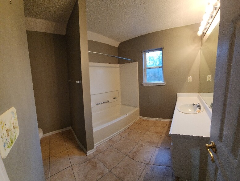 Building Photo - 200 Glynn Addy Dr