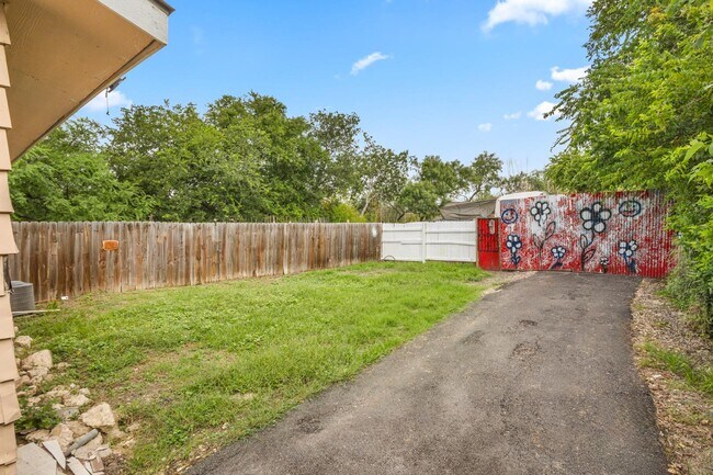 Building Photo - 759 Avondale Ave
