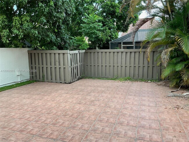 Building Photo - 8559 SW 115th Pl