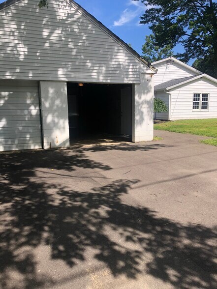 2 car detached garage - 3243 Hemlock Dr
