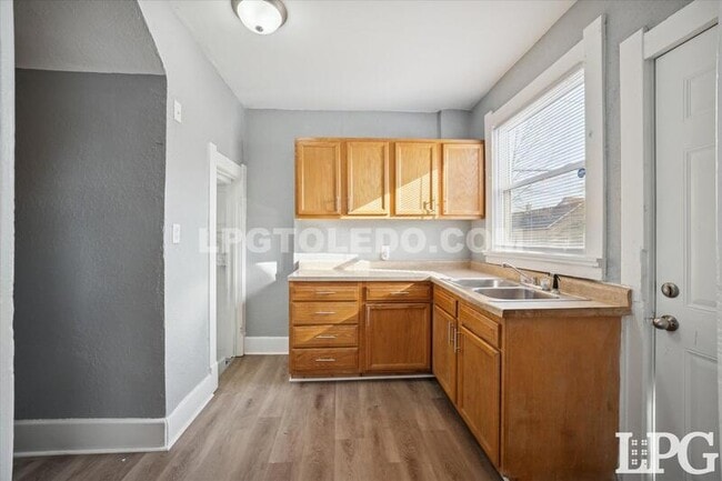 Building Photo - 1012 Idaho St