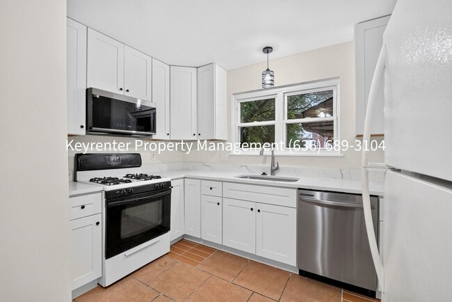 Building Photo - 5855 Pershing Ave