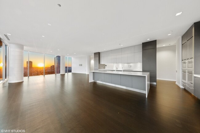 Building Photo - 4 E Elm St