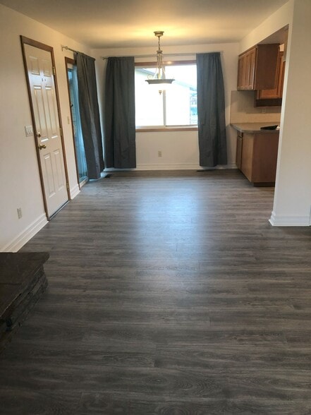 Building Photo - 516 E Wedgewood Ave