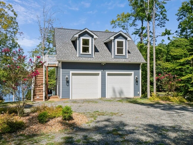 Building Photo - 359 Robbie Rd