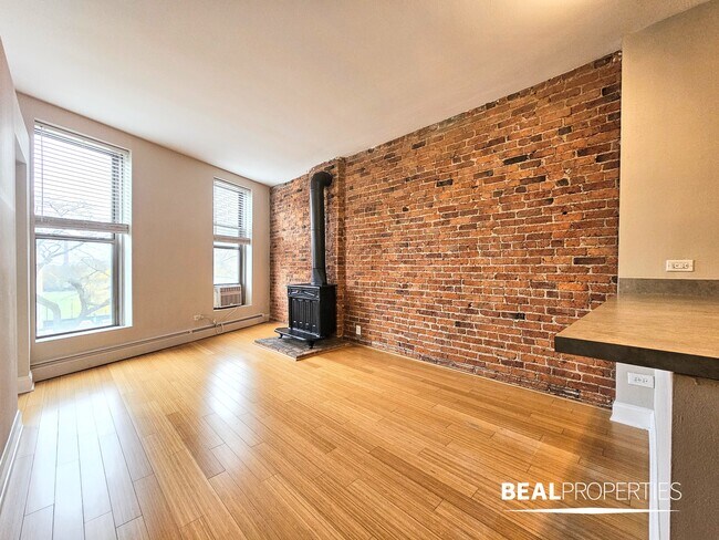 Primary Photo - 2208 N Clark St