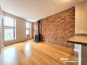 Building Photo - 2208 N Clark St