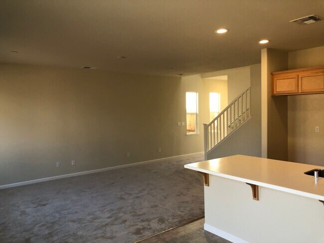 Building Photo - Modesto 3 Bedroom 2.5 Bath Newer Construction