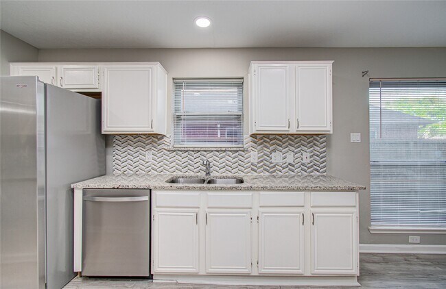 Building Photo - 2005 Village Park Dr