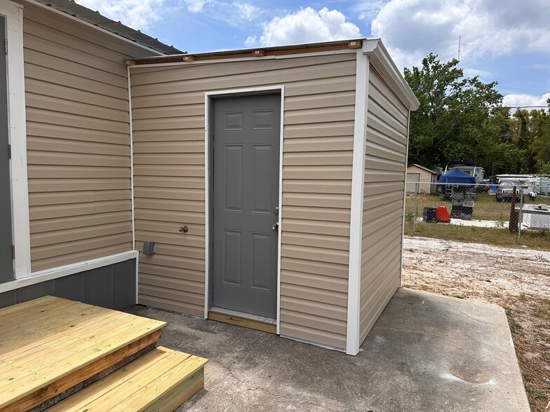 Building Photo - 15434 Decarolis St