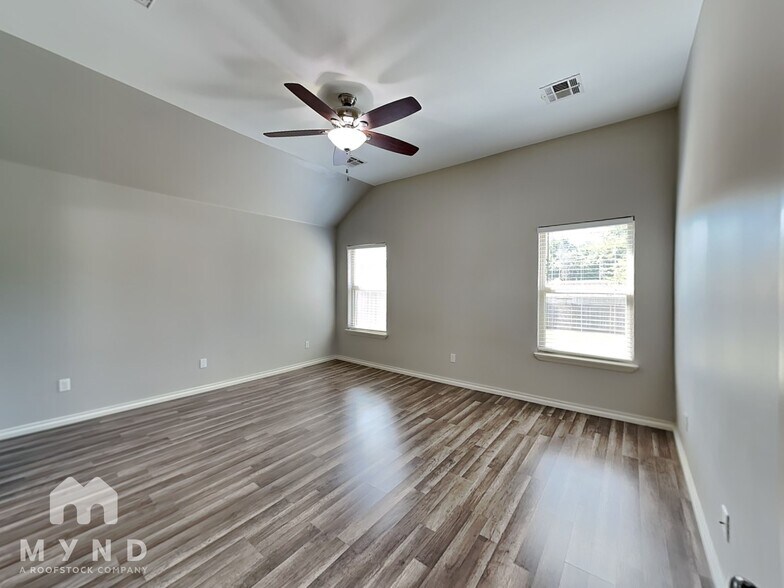 Building Photo - 3204 Valley Hollow