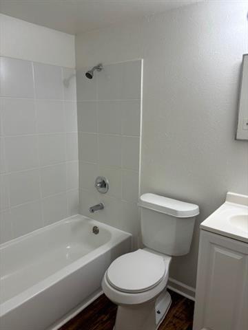 Building Photo - 3200 Lake Como Dr