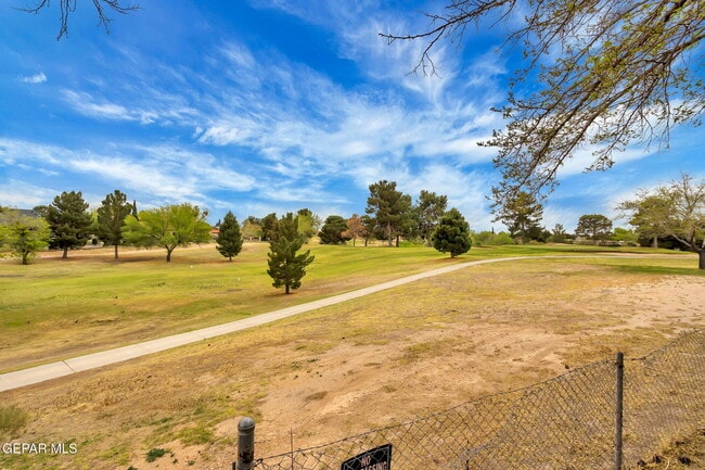 Building Photo - 1644 Lomaland Dr