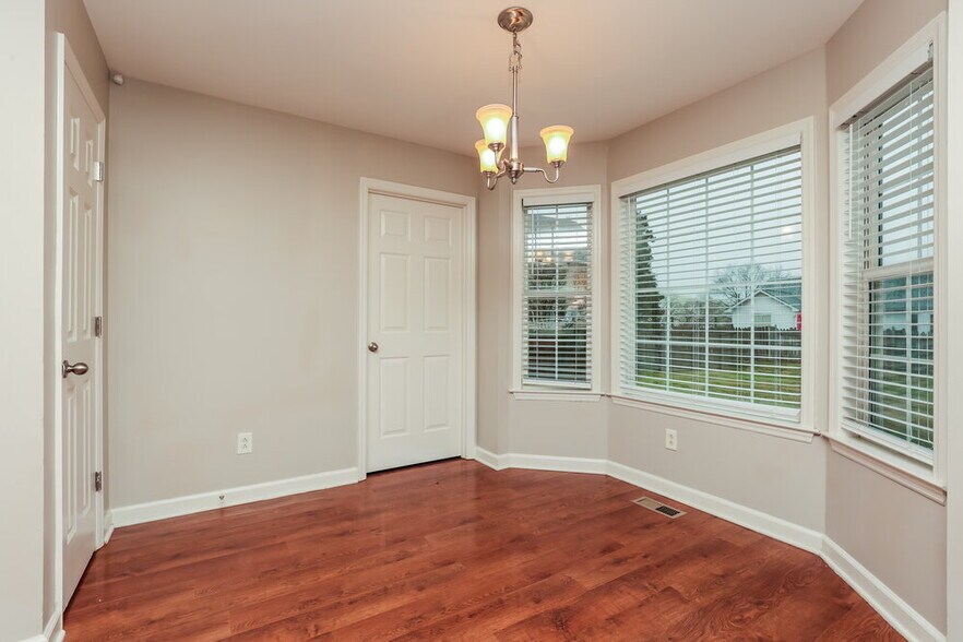 Building Photo - 2853 Sutherland Dr