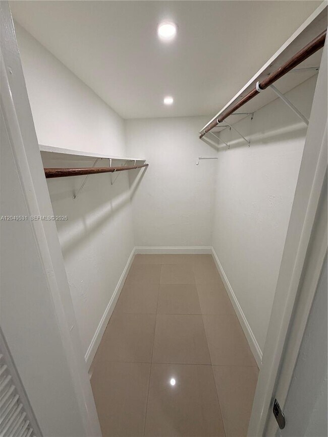 Building Photo - 2201 Brickell Ave