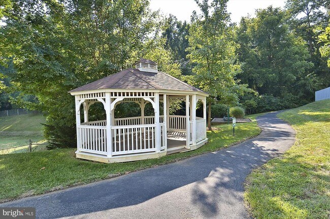 Building Photo - 2155 Scotts Crossing Ct