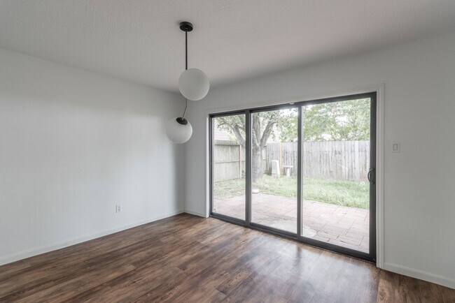 Building Photo - 17810 Cassina Dr