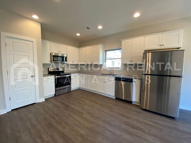 Building Photo - 308 Lakewood Ln