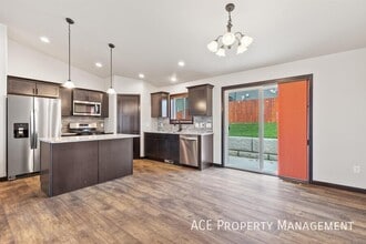 Building Photo - 840 Jones Dr