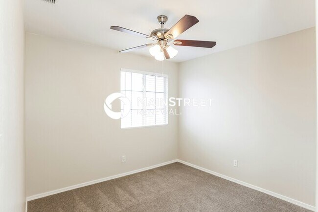 Building Photo - 12622 W Paradise Dr