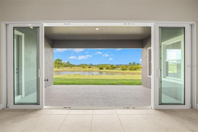 Building Photo - 1953 Arching Br