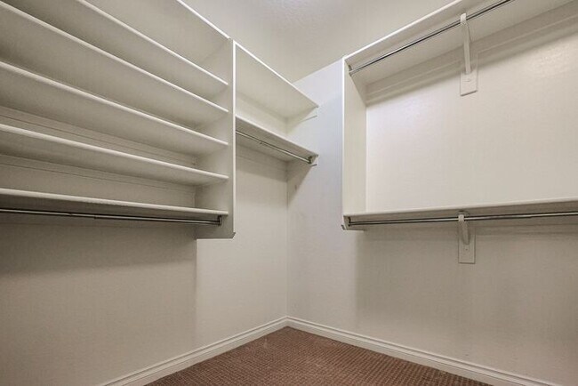 Building Photo - COMING SOON! Great Location!Stunning 6-bedroom Plus 7, 4.5-bathroom home located in Chandler