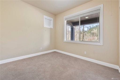Building Photo - BACK ON MARKET! Spacious Spirit Ridge Home...