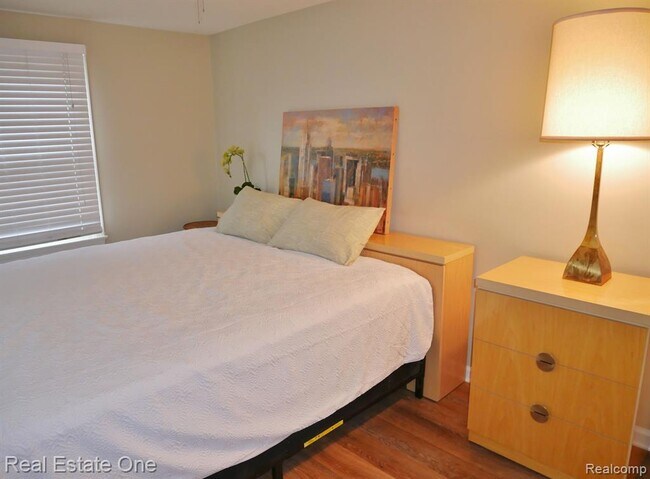 Building Photo - 2298 Browning St